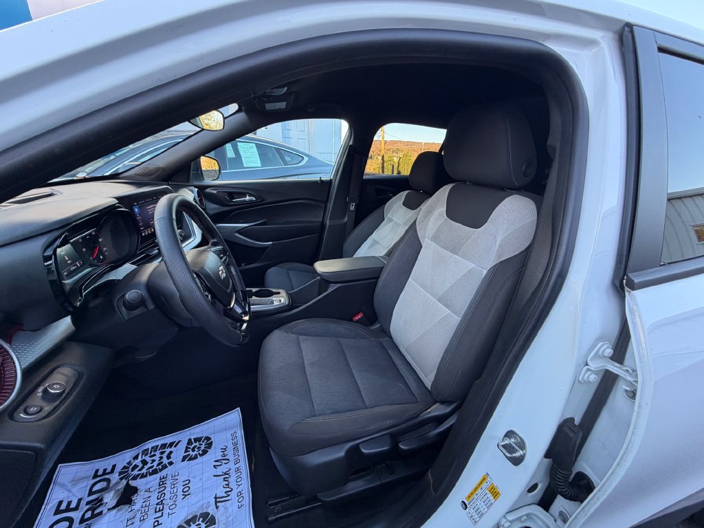 Used 2024 Chevrolet Trax RS w/ Driver Confidence Package FWD image 9