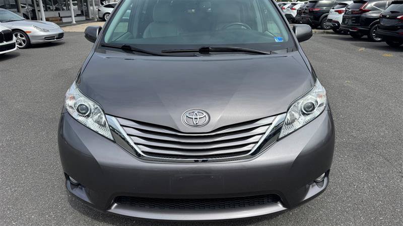 Used 2017 Toyota Sienna XLE w/ XLE Navigation Package FWD image 18