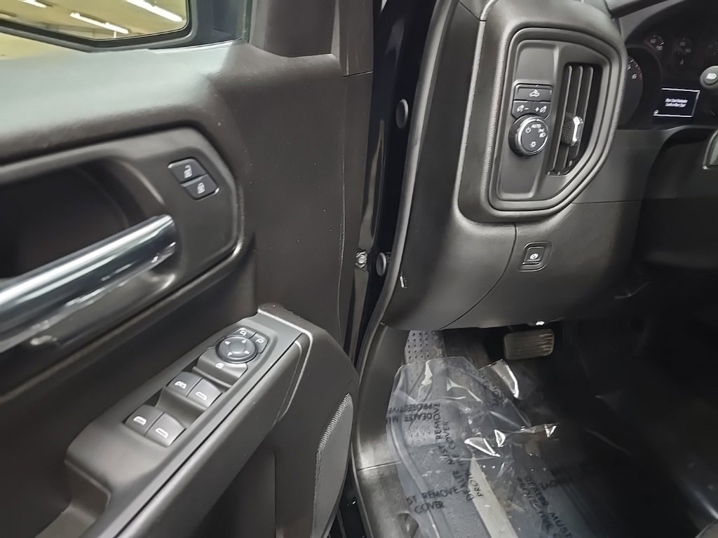 Used 2024 Chevrolet Silverado 1500 Custom w/ Dark Appearance Package image 27