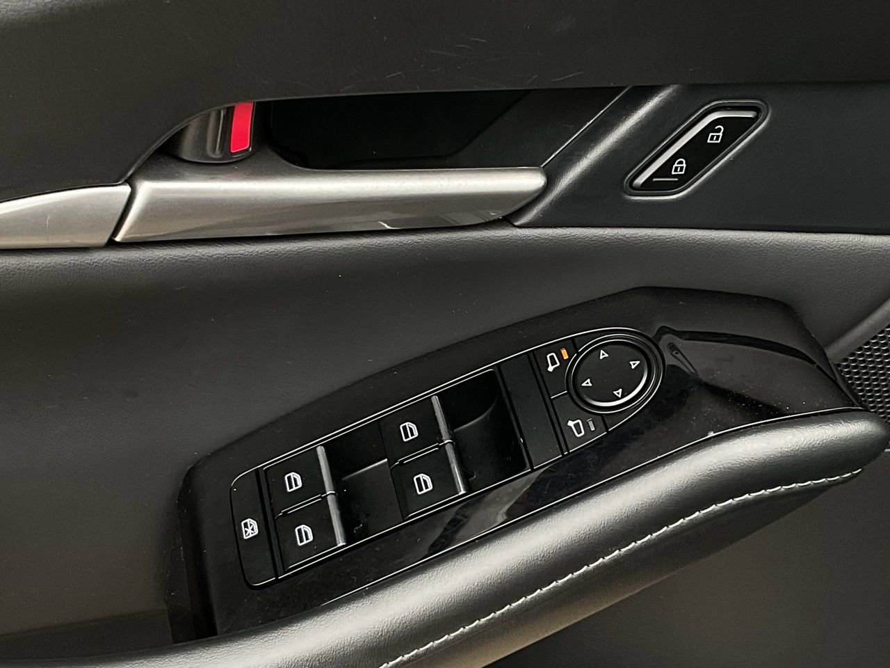 Used 2025 MAZDA CX-30 AWD 2.5 S w/ Select Sport Pkg image 13