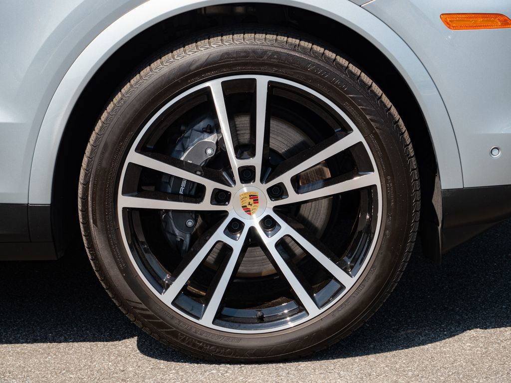 Certified 2024 Porsche Cayenne Coupe AWD/4WD image 40