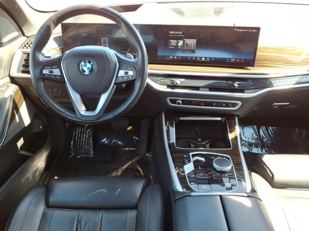 Used 2025 BMW X5 xDrive50e AWD/4WD image 17