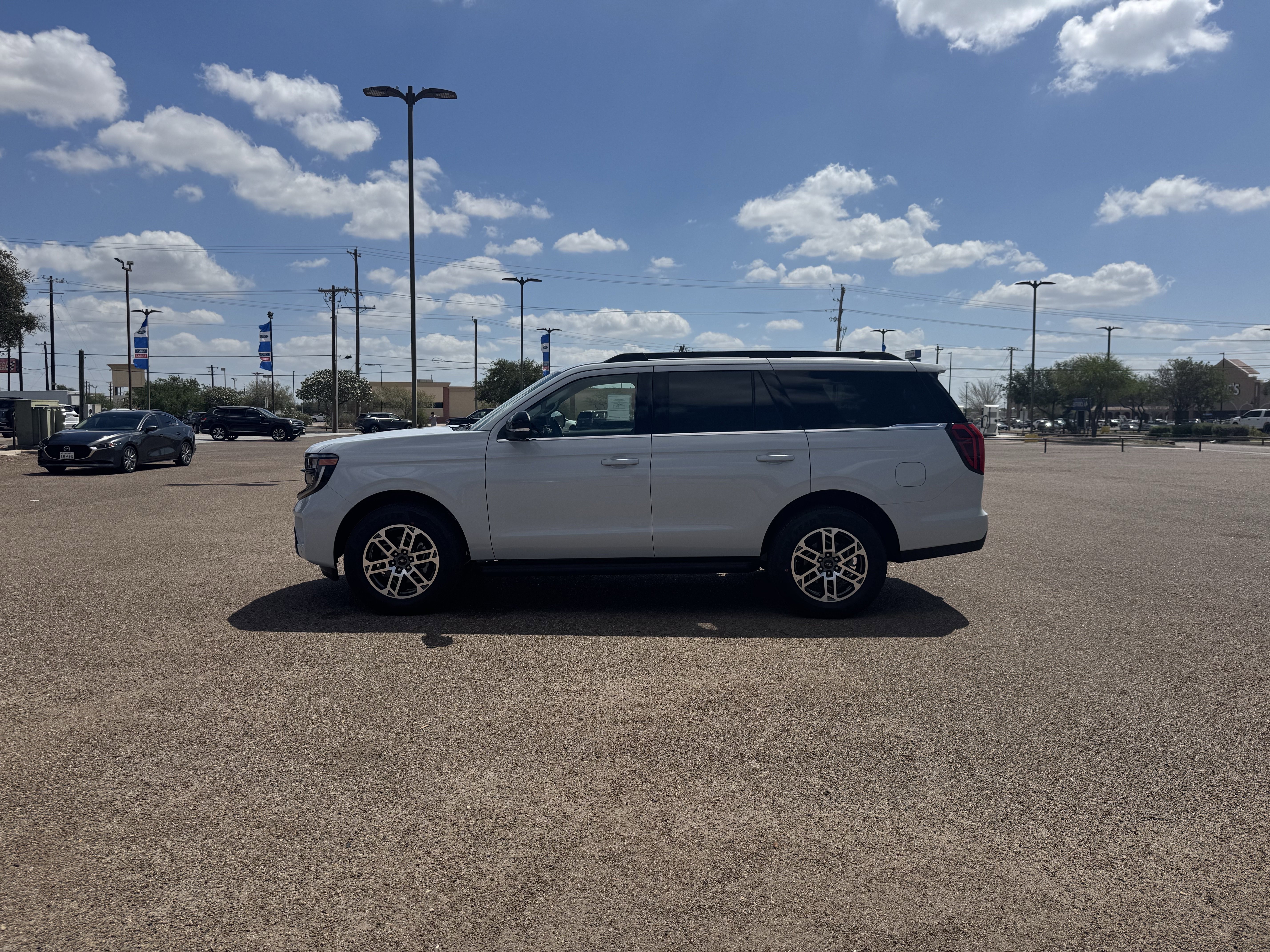 New 2026 Ford Expedition Active image 2
