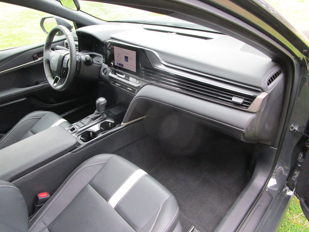 Used 2025 Toyota Camry SE image 23