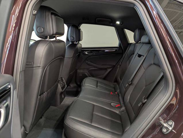Used 2025 Porsche Macan AWD/4WD image 19