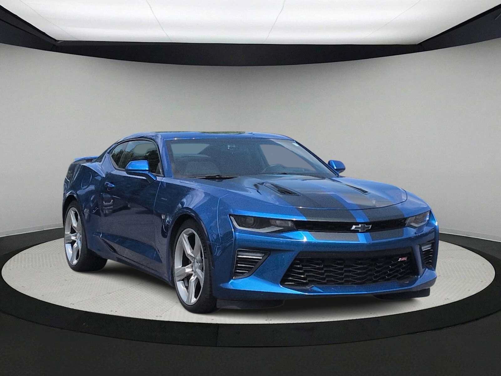 Used 2016 Chevrolet Camaro SS RWD image 2