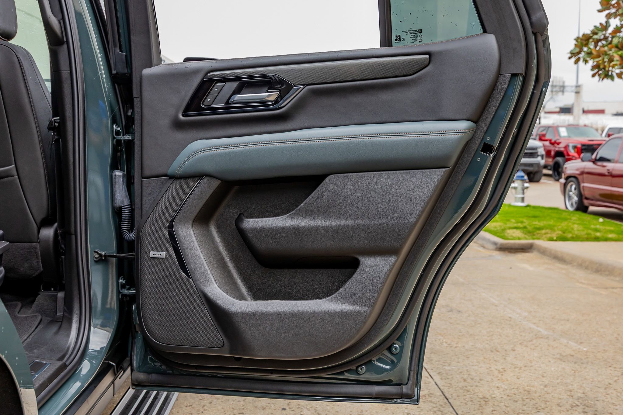 Used 2025 GMC Yukon AT4 w/ AT4 Premium Plus Package image 41