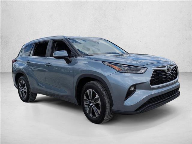 Certified 2024 Toyota Highlander XLE image 3