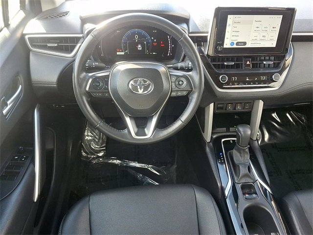 Used 2024 Toyota Corolla Cross XLE image 11