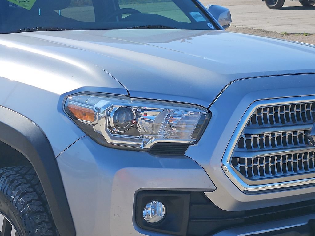 Used 2017 Toyota Tacoma TRD Off-Road w/ Tow Package (A/T) AWD/4WD image 8