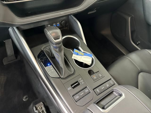 Used 2022 Toyota Highlander XLE image 19