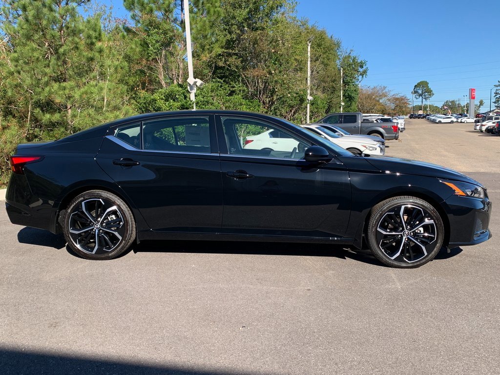 New 2025 Nissan Altima 2.5 SR image 2