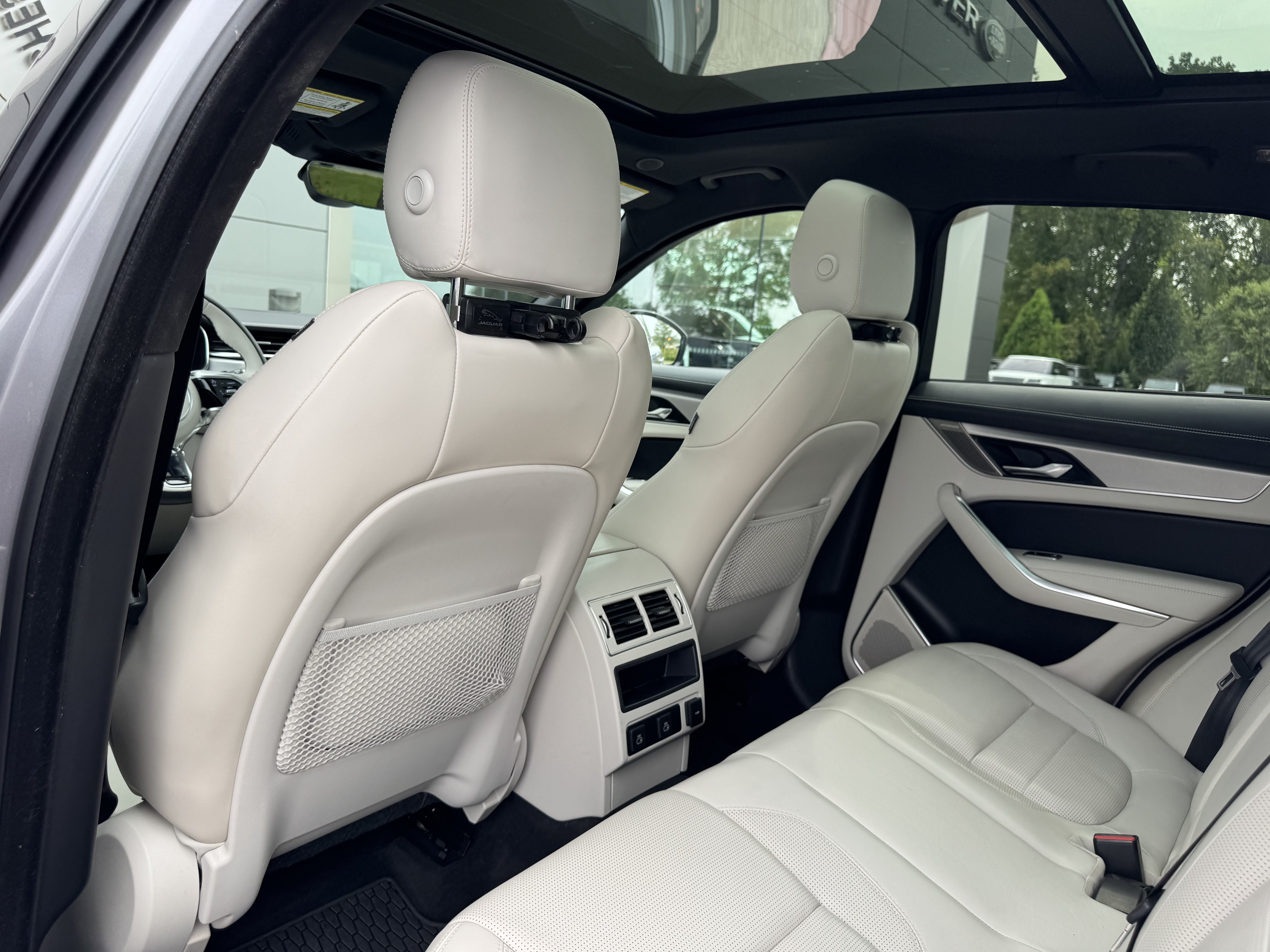 Certified 2024 Jaguar F-PACE R-Dynamic S AWD/4WD image 27