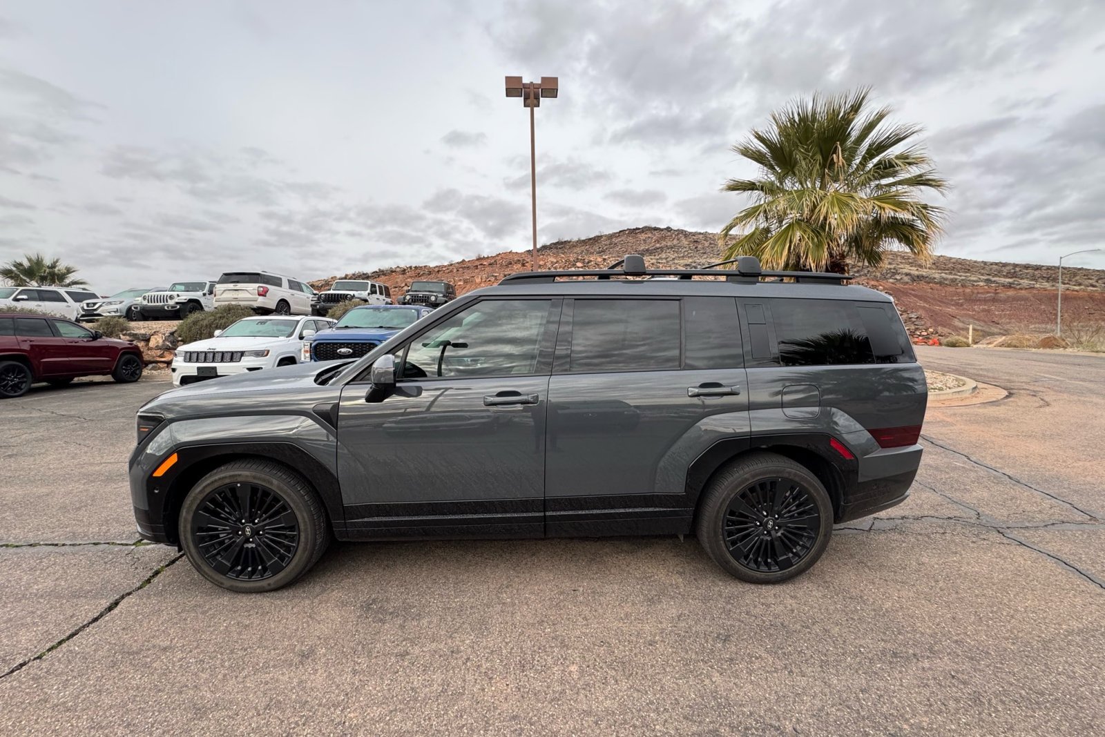 Used 2025 Hyundai Santa Fe Calligraphy image 2