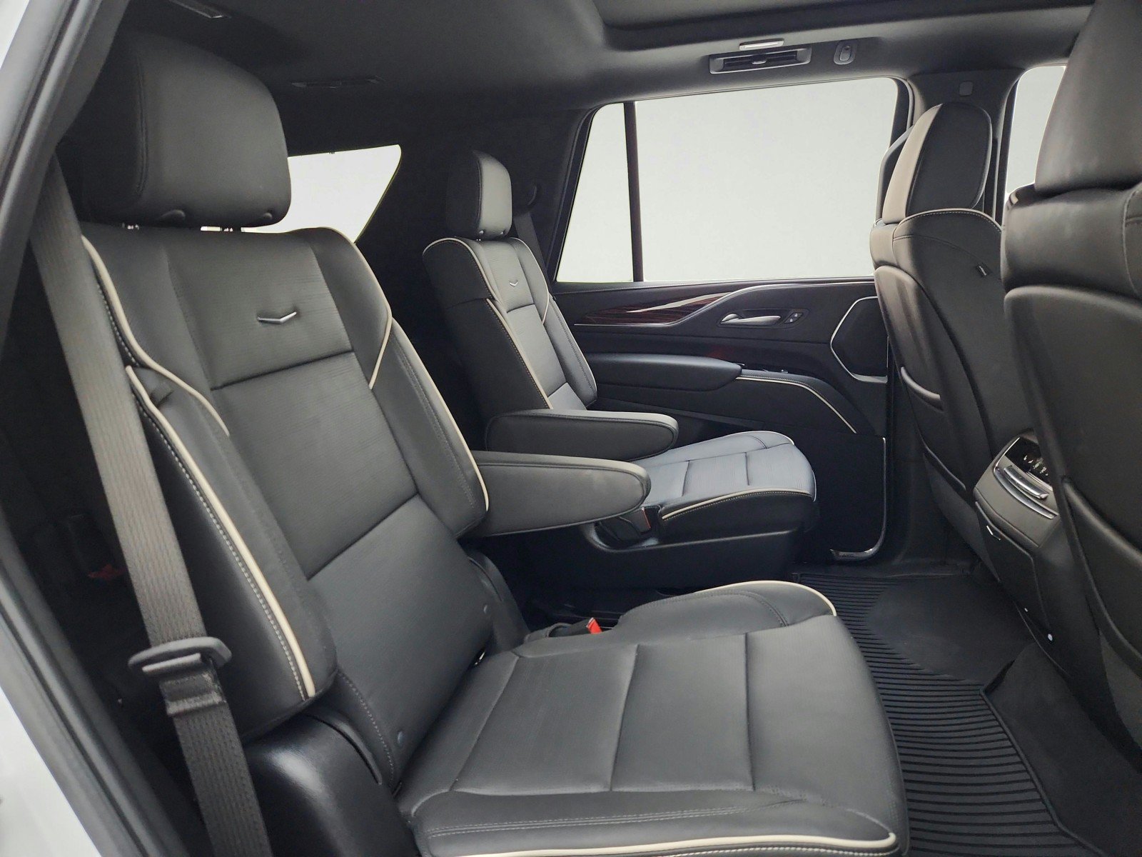 Used 2024 Cadillac Escalade Premium Luxury AWD/4WD image 32