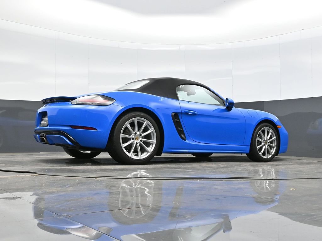 Certified 2025 Porsche 718 Boxster RWD image 38