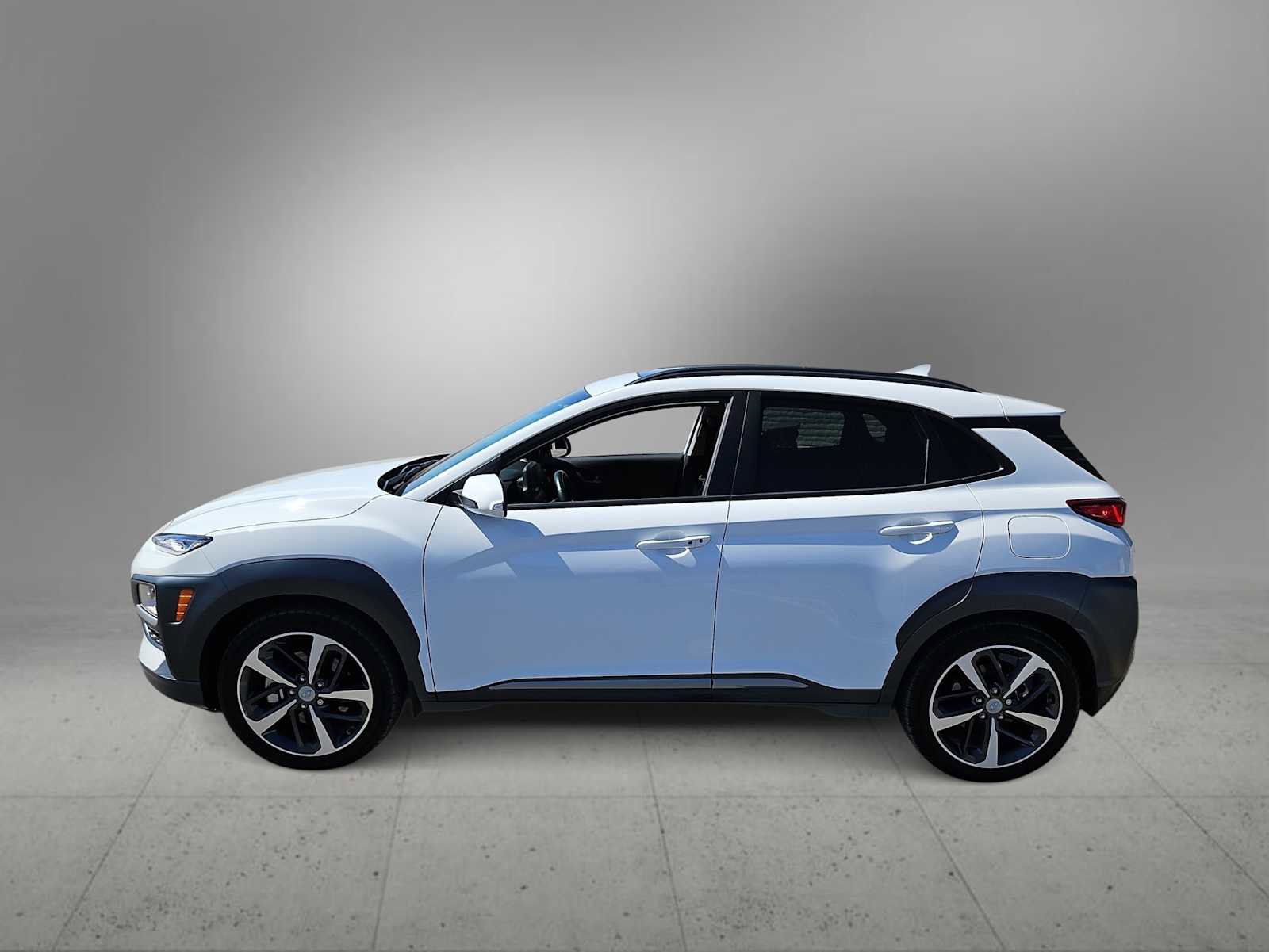 Certified 2021 Hyundai Kona Limited w/ Cargo Package FWD image 5