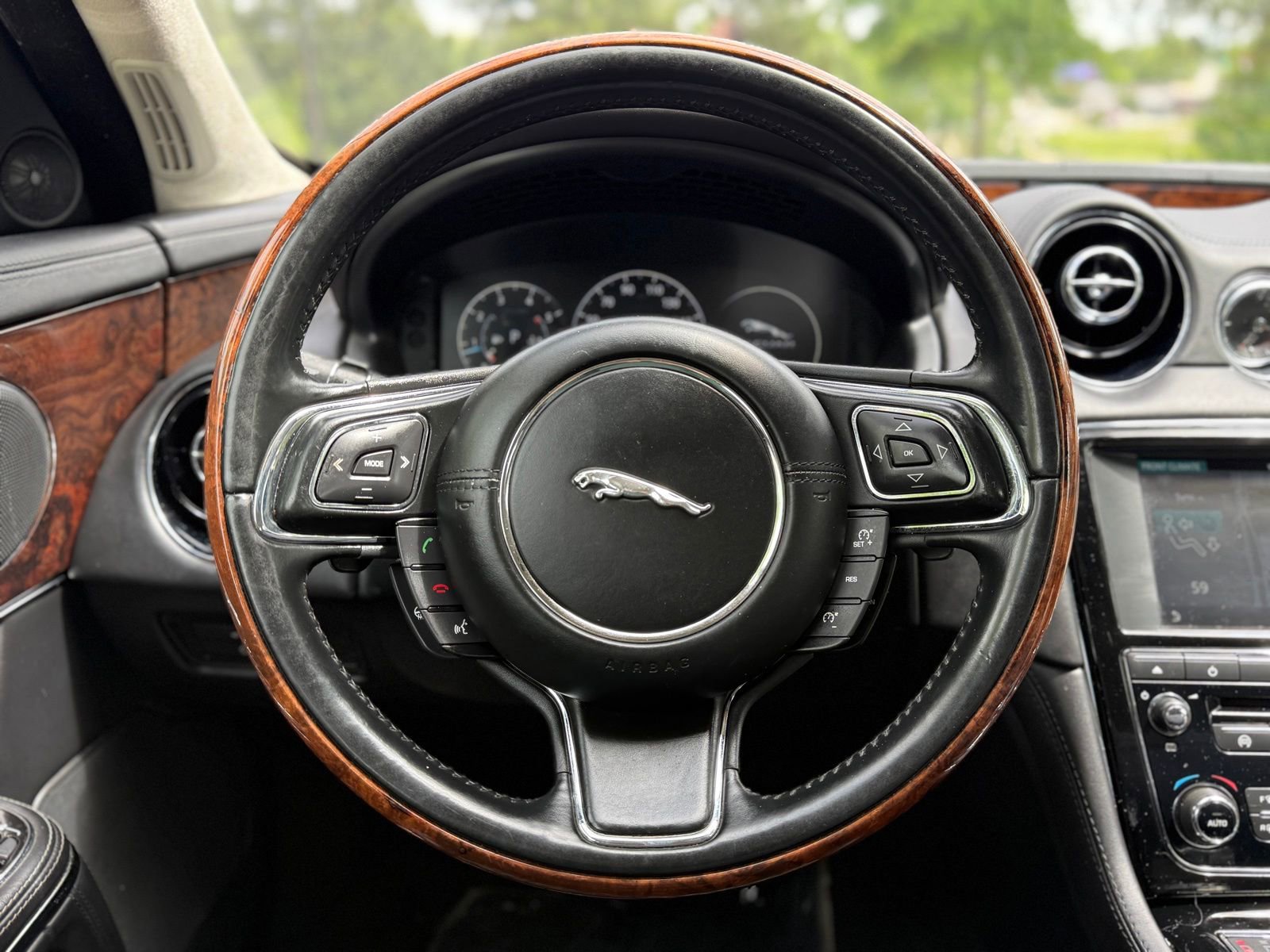 Used 2016 Jaguar XJ L Portfolio AWD/4WD image 23