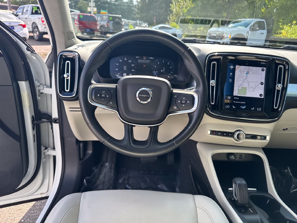 Used 2021 Volvo XC40 T5 Momentum w/ Premium Package AWD/4WD image 17