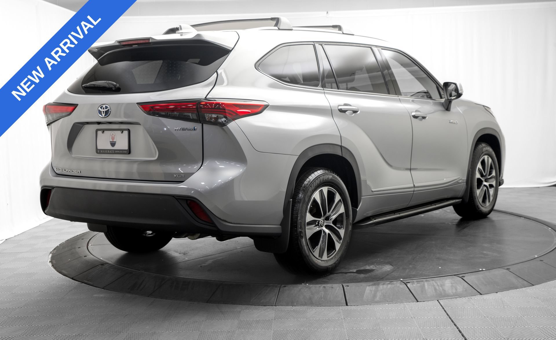 Used 2021 Toyota Highlander XLE AWD/4WD image 7