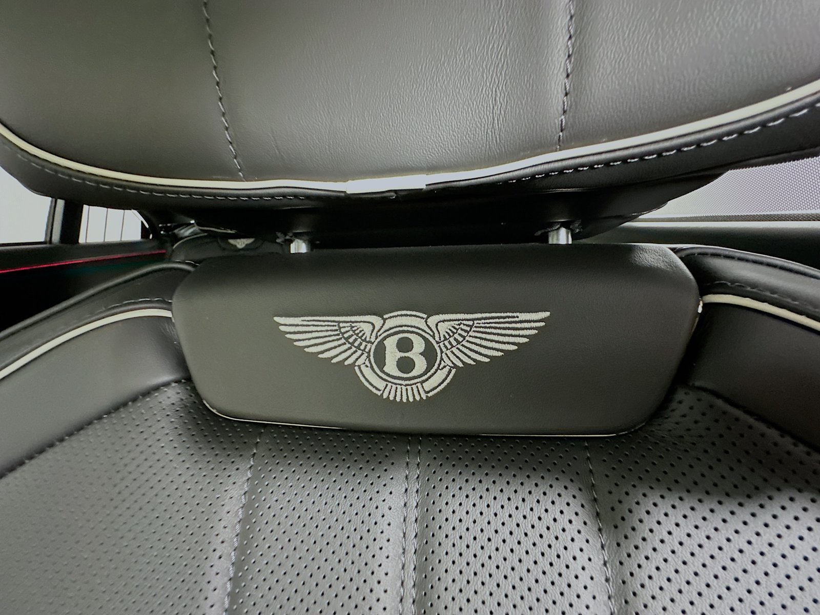 New 2026 Bentley Flying Spur V8 AWD/4WD image 42