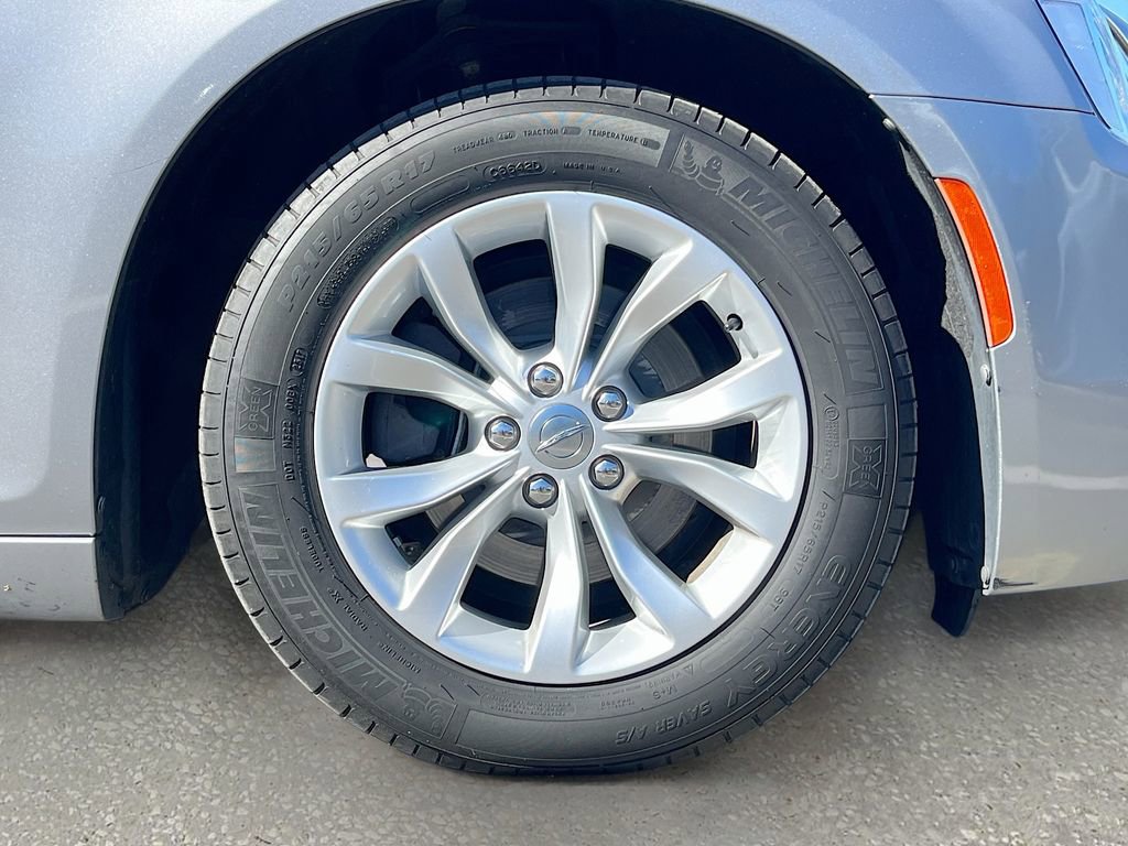 Certified 2018 Chrysler 300 Touring image 27