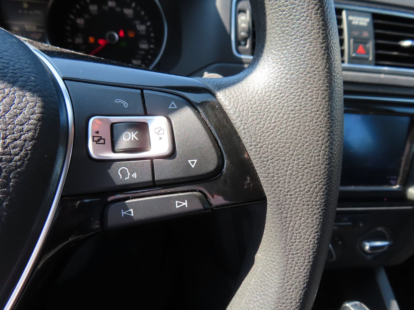 Used 2016 Volkswagen Jetta SE FWD image 18