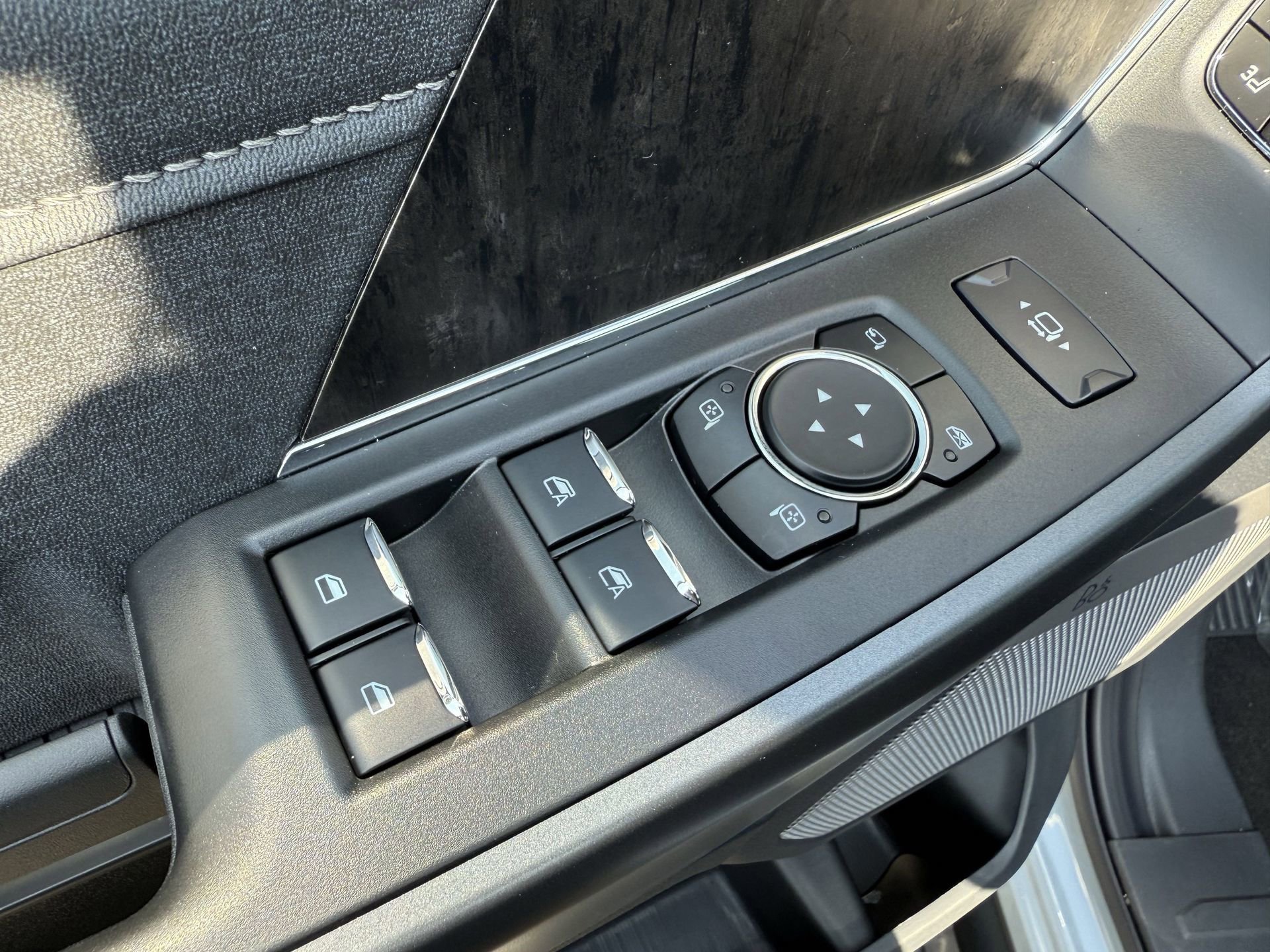 New 2025 Ford F250 Lariat w/ Lariat Ultimate Package image 12