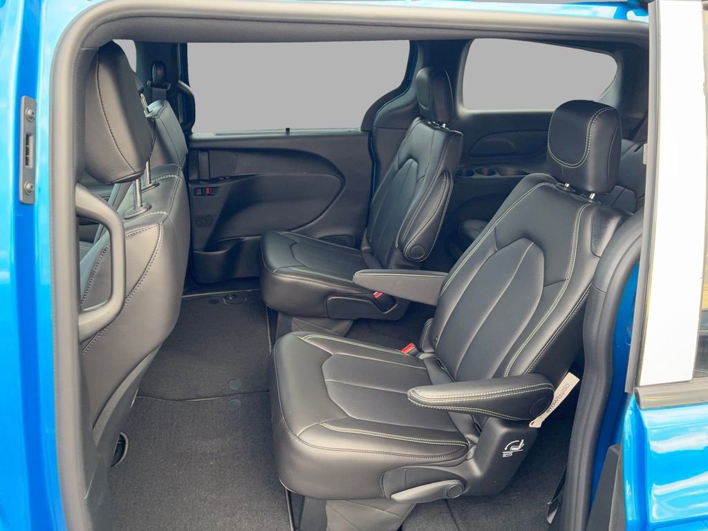 New 2026 Chrysler Pacifica Select w/ S Appearance Package image 16