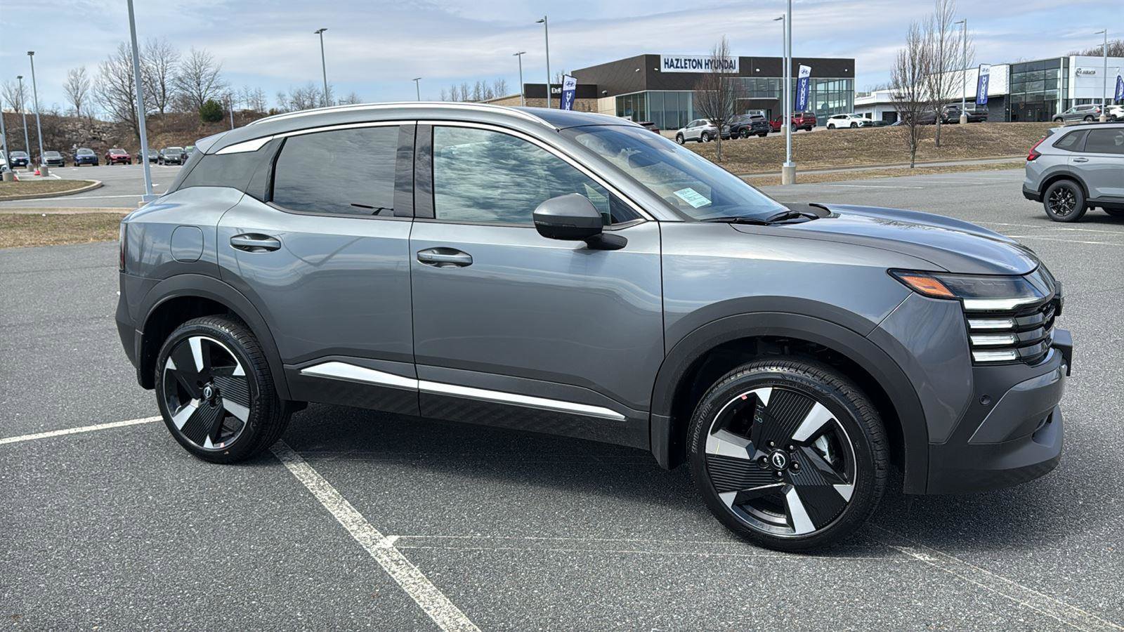 Used 2025 Nissan Kicks SR image 3