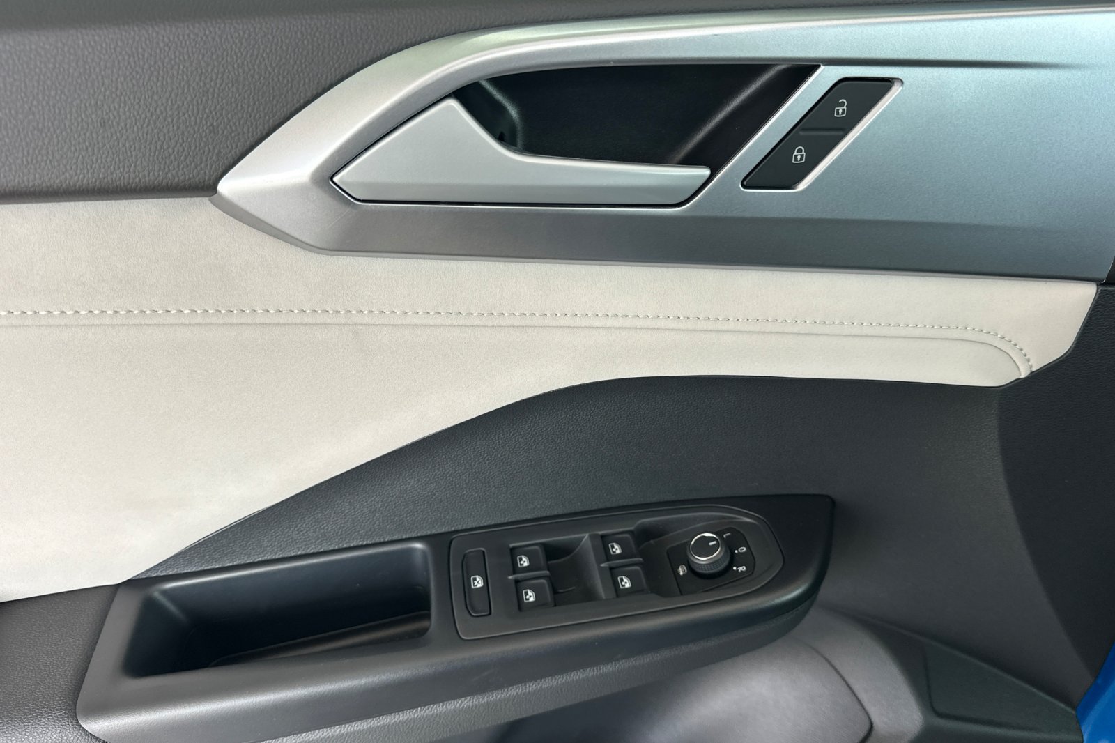New 2026 Volkswagen Taos SE AWD/4WD image 11