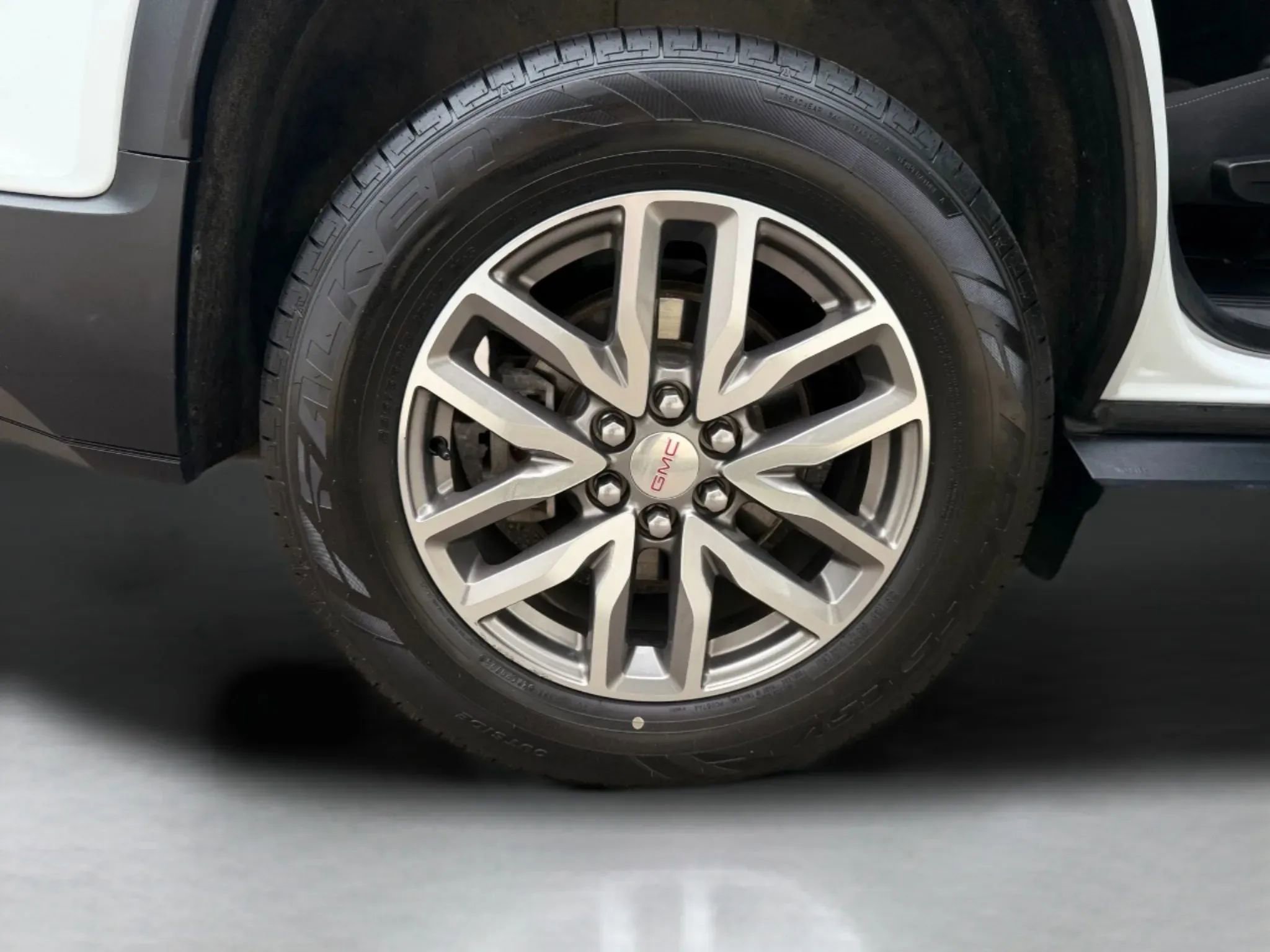 Used 2019 GMC Acadia SLE image 42