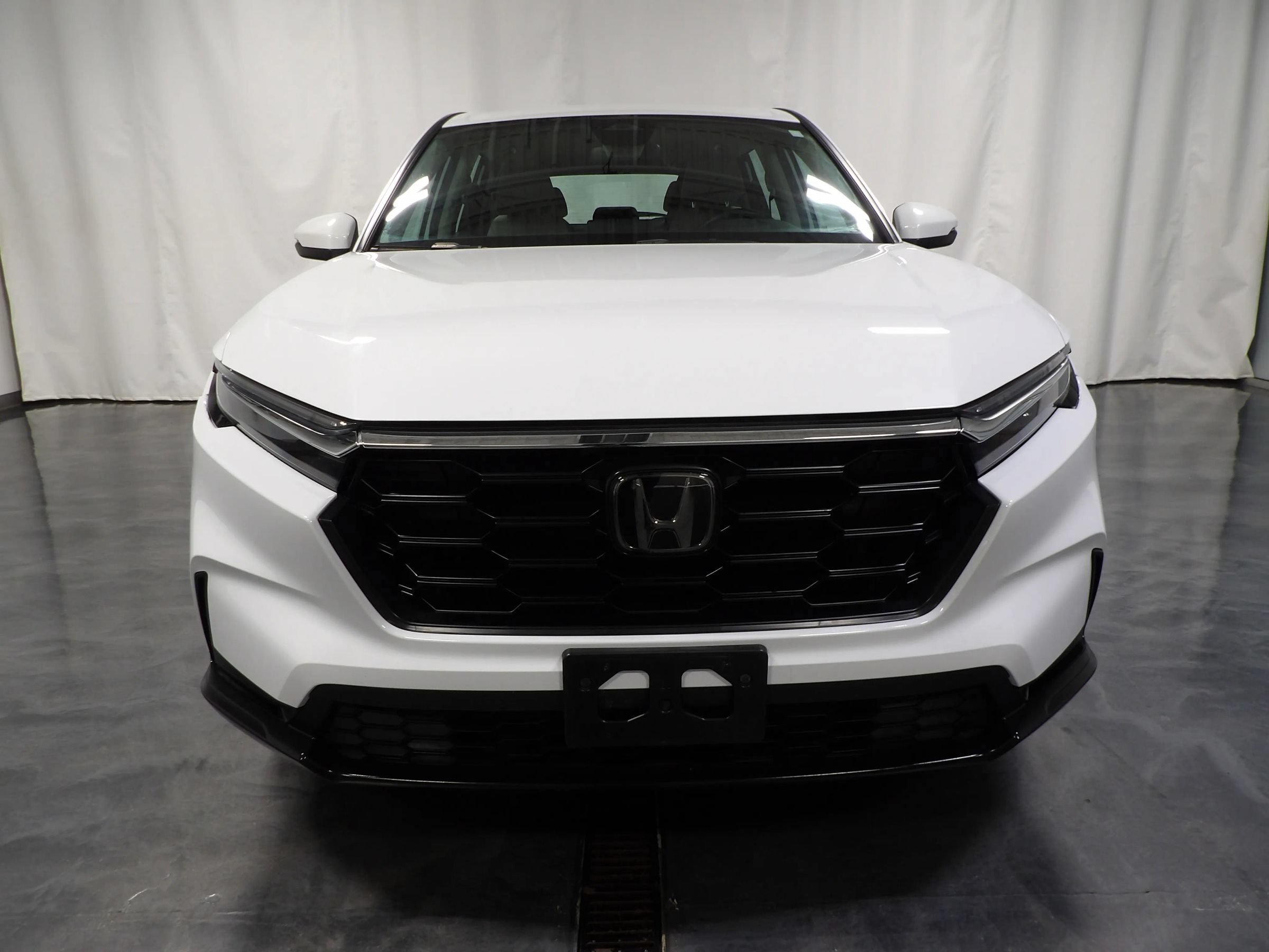 Used 2023 Honda CR-V LX image 3