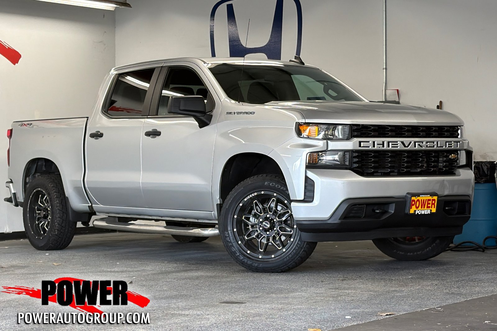 Used 2019 Chevrolet Silverado 1500 Custom w/ Custom Value Package AWD/4WD image 1