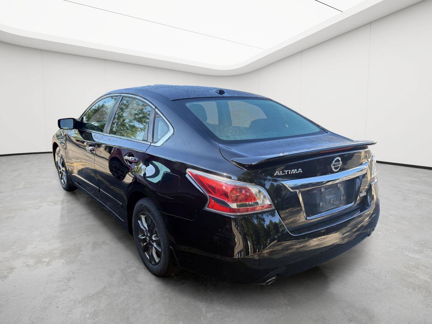 Used 2015 Nissan Altima 2.5 S w/ Special Edition Package FWD image 4