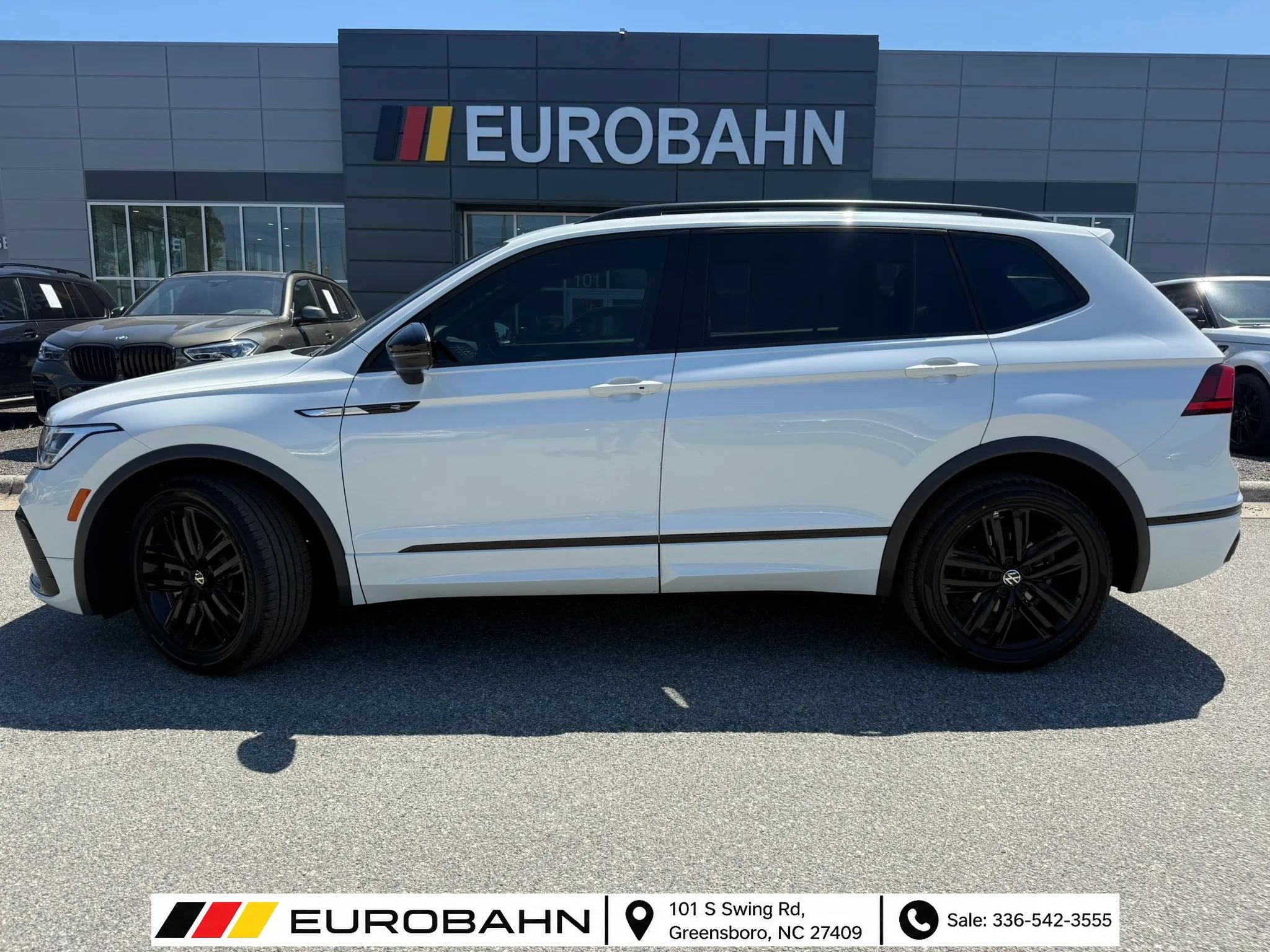 Used 2022 Volkswagen Tiguan SE R-Line FWD image 2
