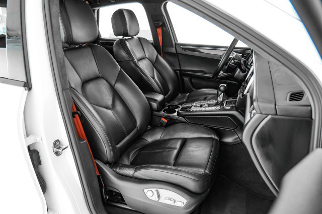 Used 2016 Porsche Macan Turbo w/ Premium Package Plus image 34