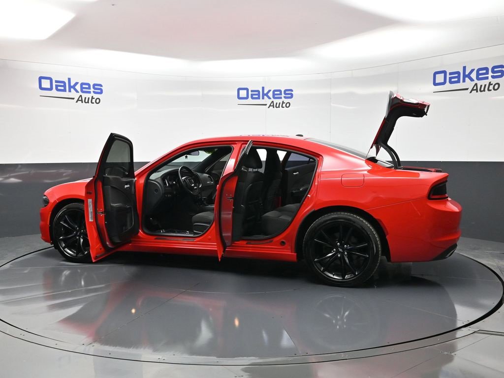 Used 2018 Dodge Charger SXT w/ Blacktop Package image 53