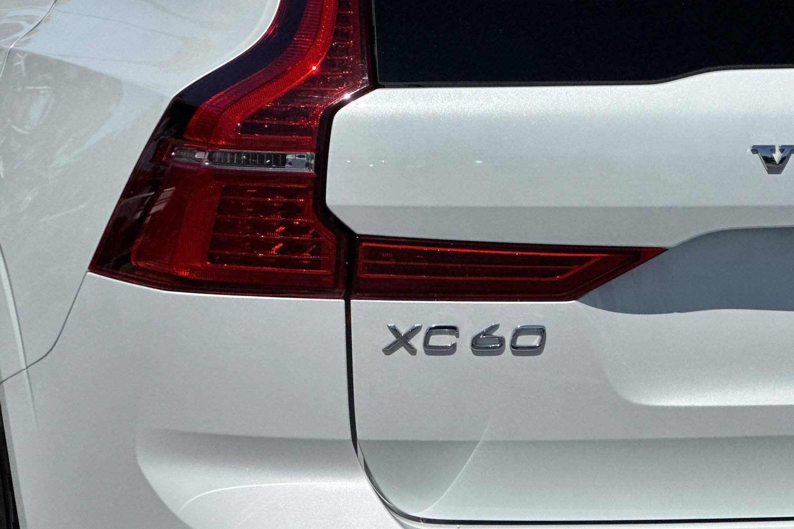 Certified 2023 Volvo XC60 T8 Plus AWD/4WD image 34