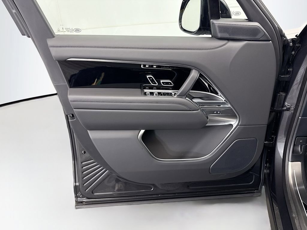 New 2026 Land Rover Range Rover SE image 23