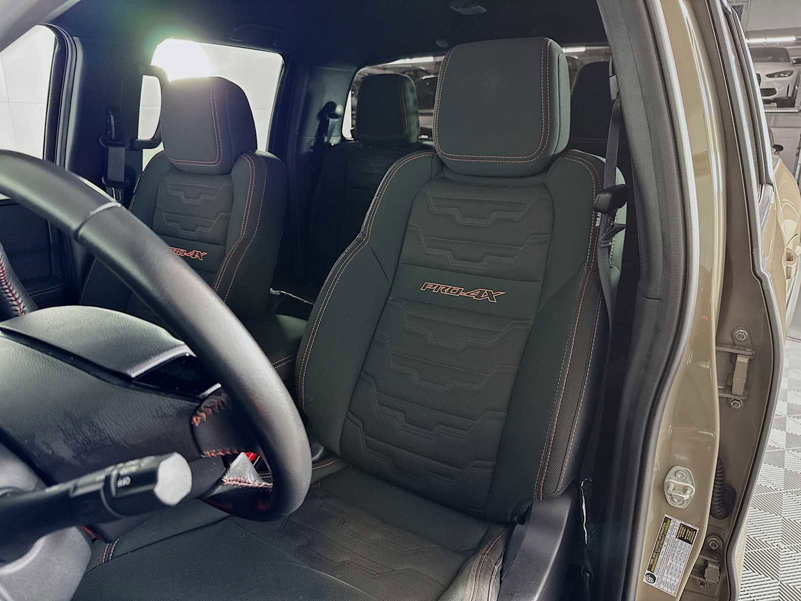 Used 2024 Nissan Frontier PRO-4X w/ Technology Package image 11