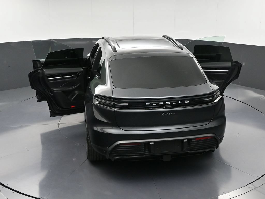 Certified 2025 Porsche Macan Electric RWD image 35