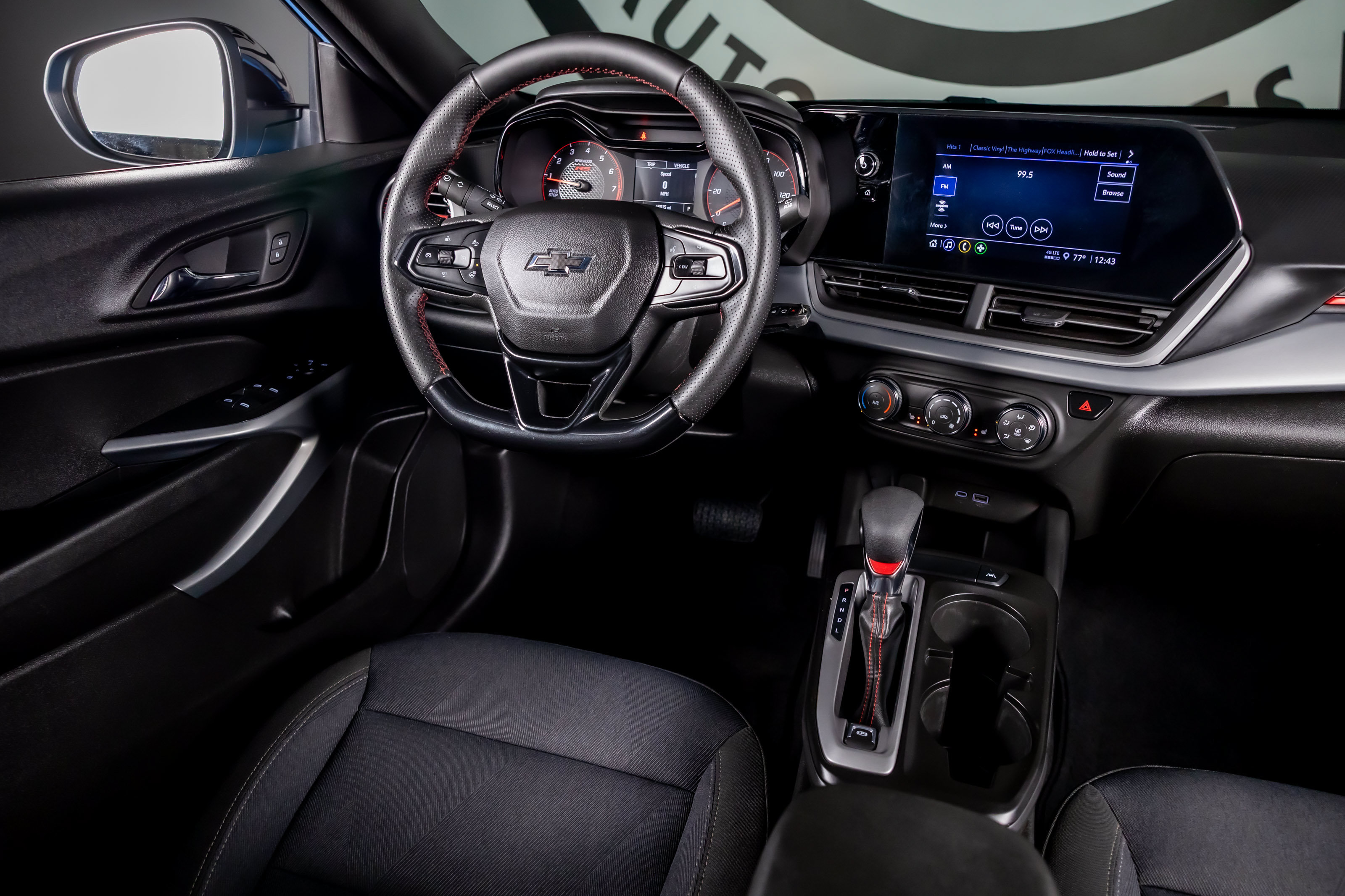 Used 2024 Chevrolet Trax RS FWD image 7