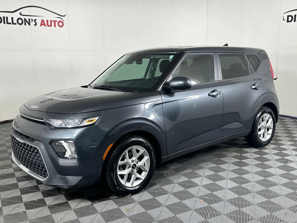 Used 2022 Kia Soul LX w/ Technology Package FWD image 2