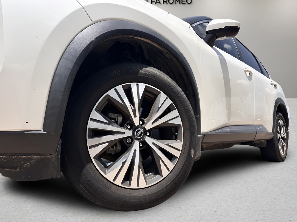 Used 2022 Nissan Rogue SV FWD image 25