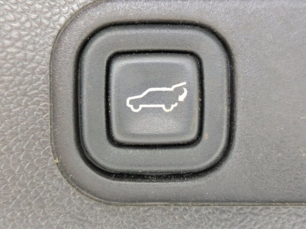 Used 2014 Chevrolet Suburban LTZ image 14