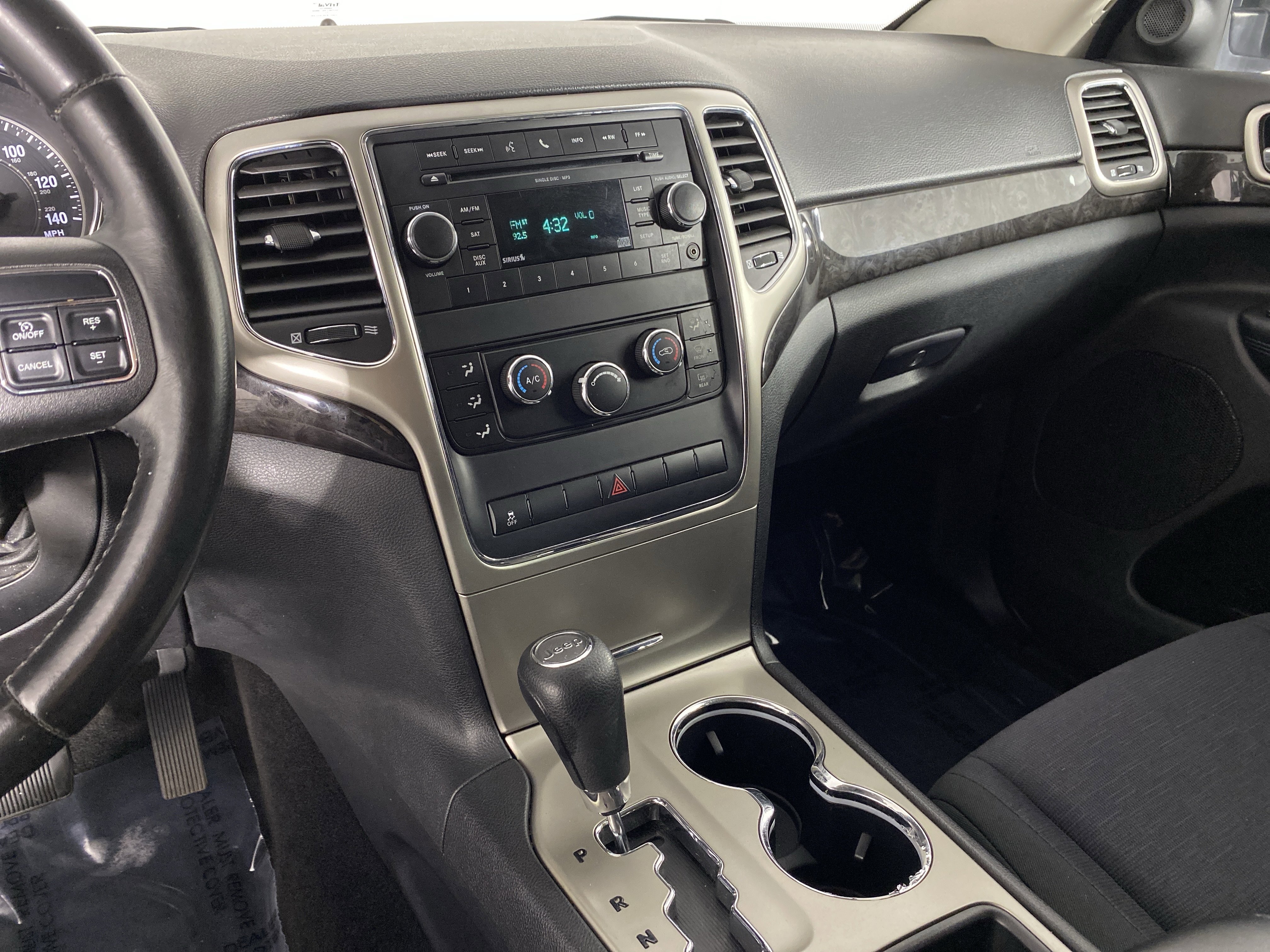 Used 2011 Jeep Grand Cherokee Laredo AWD/4WD image 23