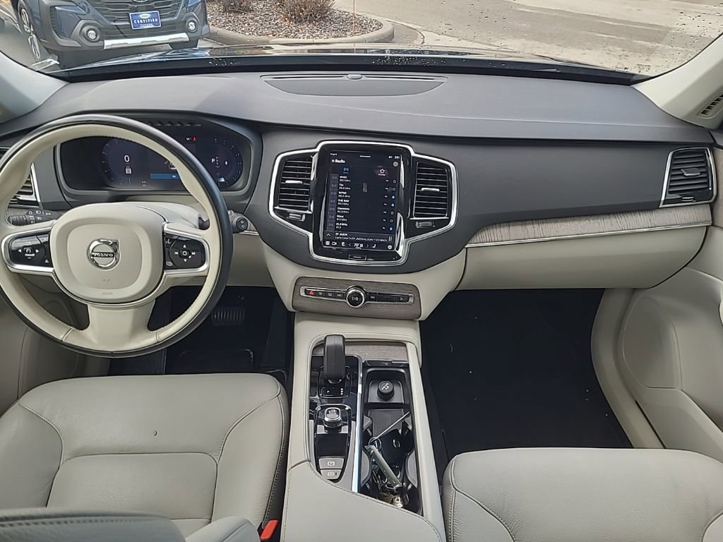 Used 2023 Volvo XC90 B6 Plus image 13