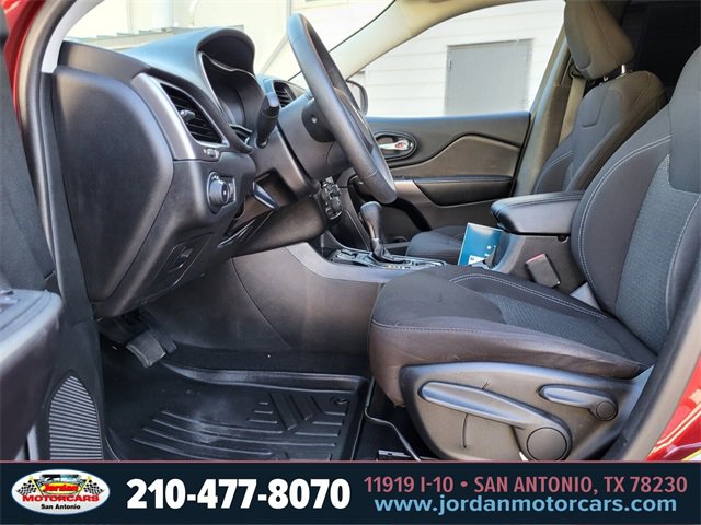 Used 2019 Jeep Cherokee Latitude w/ Popular Appearance Group image 18