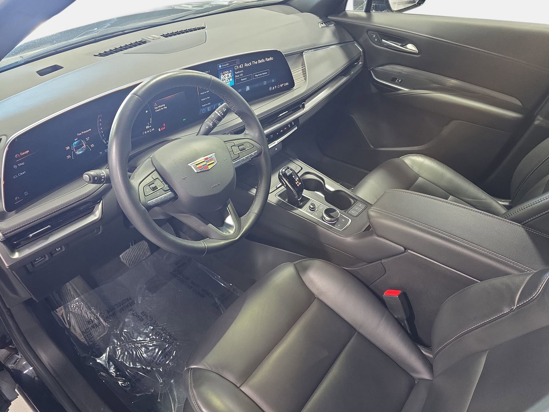 Used 2025 Cadillac XT4 Premium Luxury FWD image 16